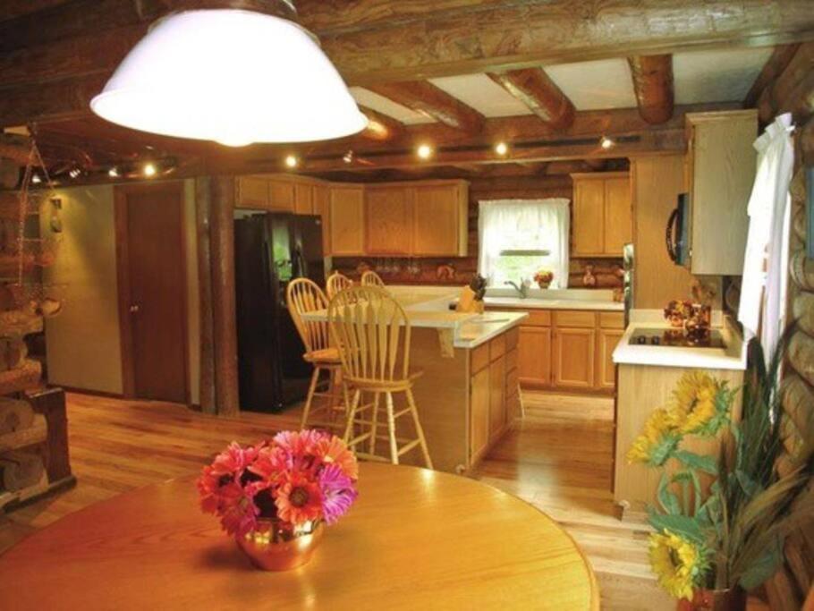 Acorn Resort A Unique Retreat Cabin, 13 Acres Land Bloomington Exterior foto