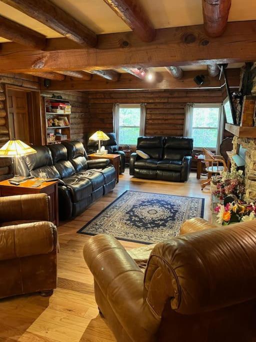 Acorn Resort A Unique Retreat Cabin, 13 Acres Land Bloomington Exterior foto